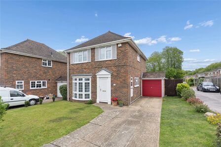 Pinewood Drive, 4 bedroom Detached House for sale, &pound;425,000