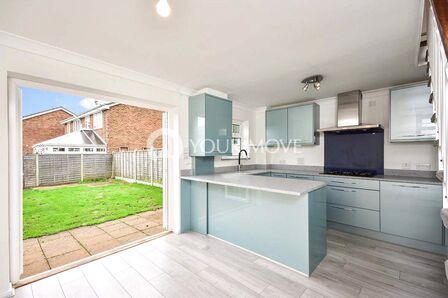 3 bedroom Mid Terrace House for sale