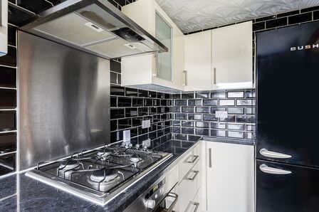 The Forum Chidham Close, 1 bedroom Flat to rent, &pound;800 pcm