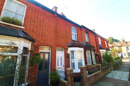 Roberts Road, 2 bedroom Mid Terrace House to rent, &pound;1,750 pcm