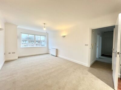 Queens Road, 2 bedroom  Flat to rent, &pound;1,550 pcm