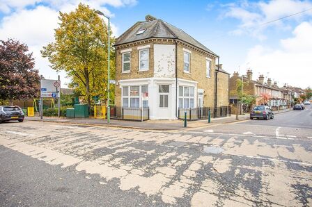 St. Johns Road, 1 bedroom  Flat to rent, £900 pcm