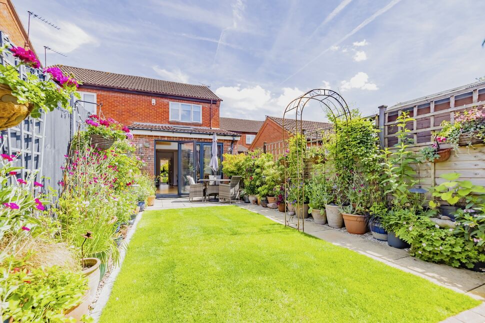 2 bedroom End Terrace House for sale, Berkeley Close, Abbots Langley