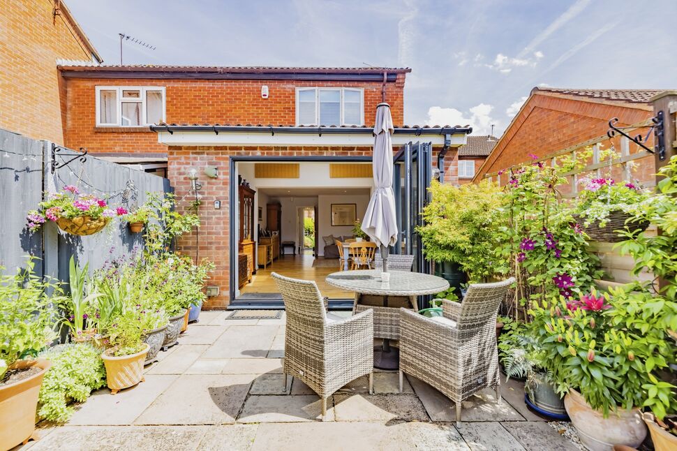 2 bedroom End Terrace House for sale, Berkeley Close, Abbots Langley