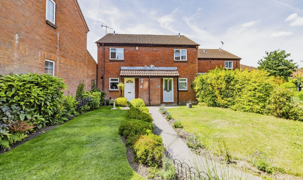 2 bedroom End Terrace House for sale, Berkeley Close, Abbots Langley
