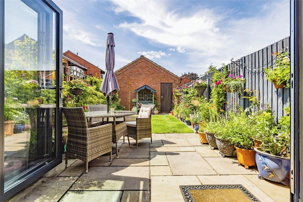 2 bedroom End Terrace House for sale, Berkeley Close, Abbots Langley