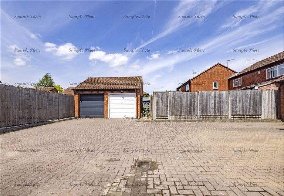 2 bedroom End Terrace House for sale, Berkeley Close, Abbots Langley