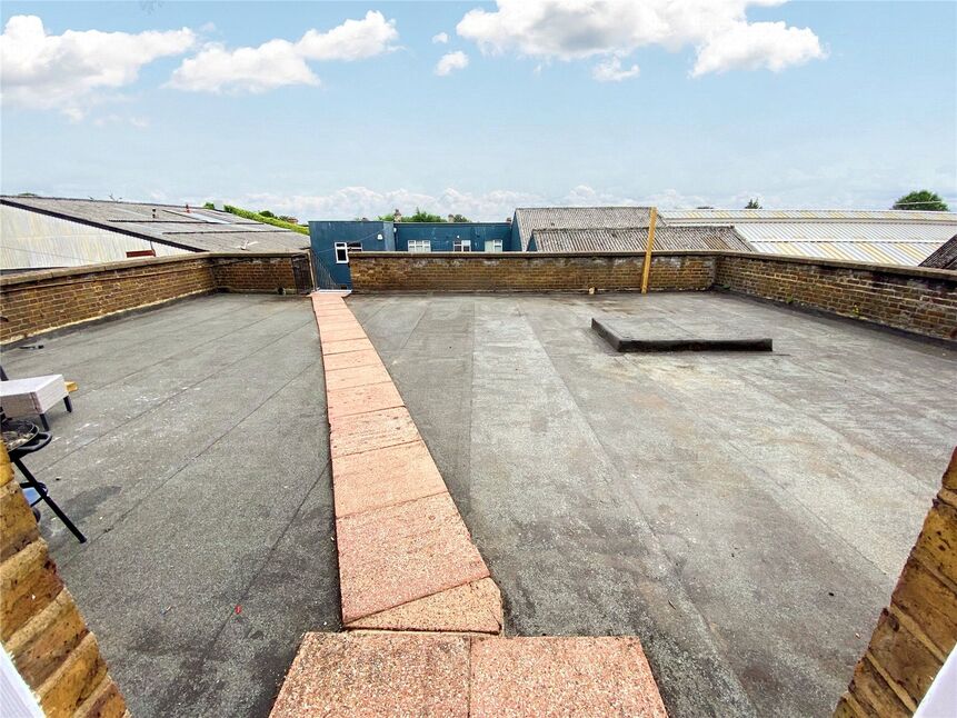 3 bedroom Flat for sale, St Albans Road, Watford, WD24 £300,000