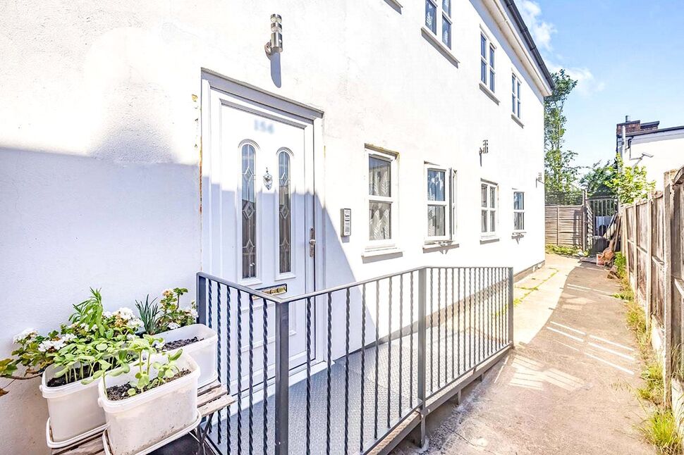 1 bedroom Flat to rent, St. Albans Road, Watford, WD24 £1,100 pcm