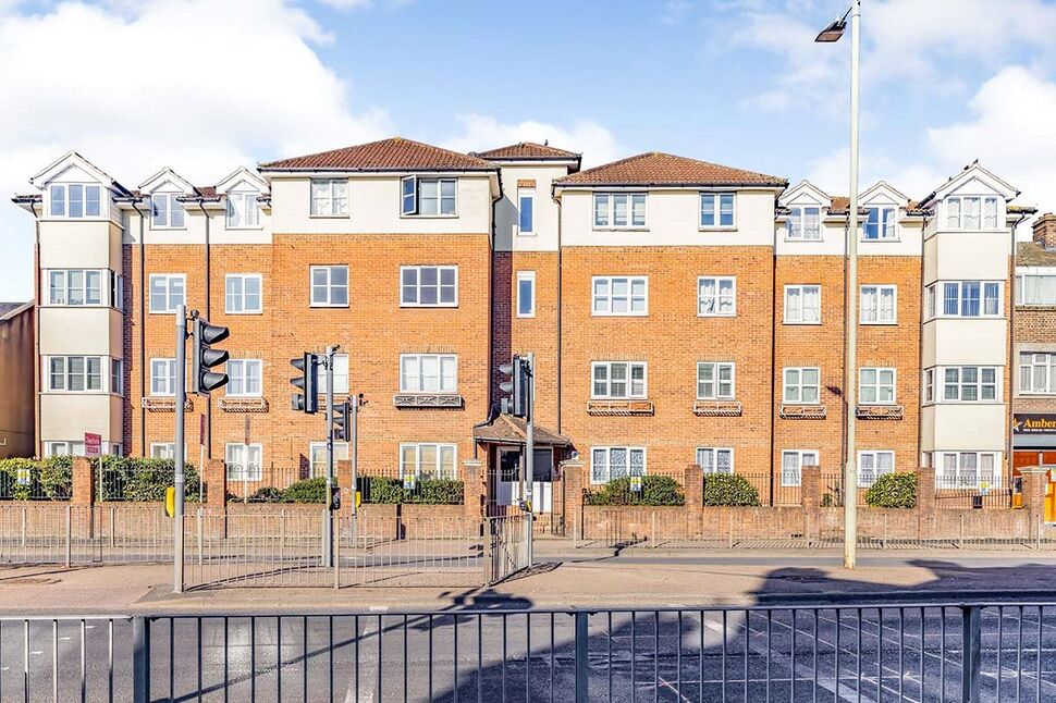 Main image of 2 bedroom Flat to rent, Gladesmere Court, Watford, Hertfordshire, WD24