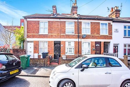 Estcourt Road, 2 bedroom Mid Terrace House to rent, £1,650 pcm