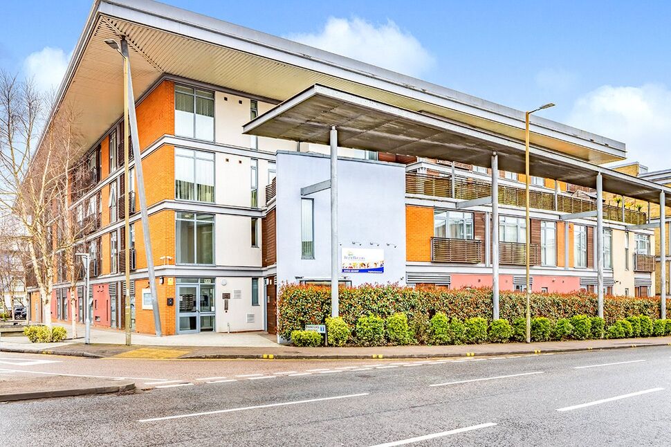 Main image of 2 bedroom  Flat for sale, Whippendell Road, Watford, Hertfordshire, WD18