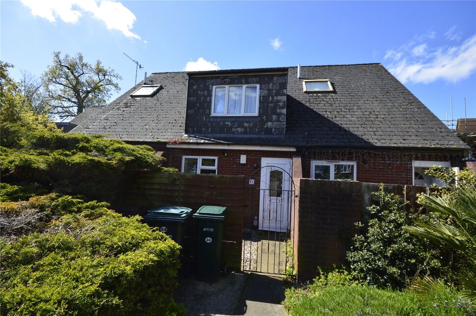 Main image of 2 bedroom Mid Terrace House for sale, Spur Close, Abbots Langley, Hertfordshire, WD5
