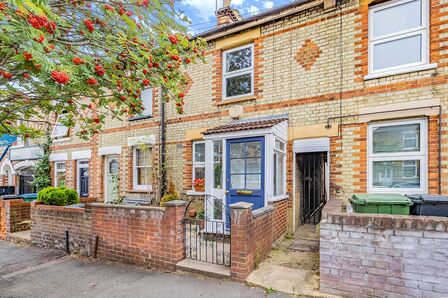Estcourt Road, 2 bedroom Mid Terrace House for sale, £415,000