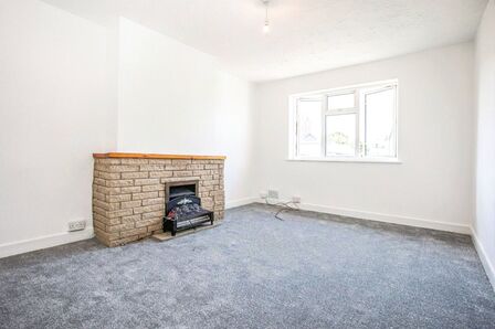 Church Road, 2 bedroom  Flat to rent, £1,600 pcm