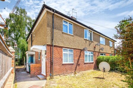 Church Road, 2 bedroom  Flat to rent, £1,600 pcm