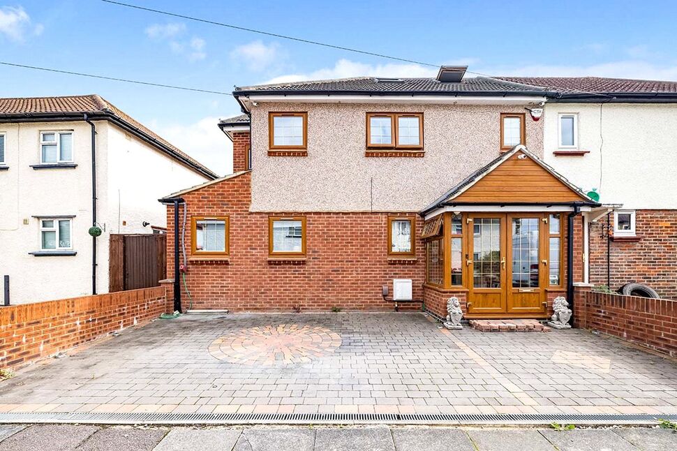 4 bedroom Semi Detached House for sale, Comyne Road, Watford, WD24 £