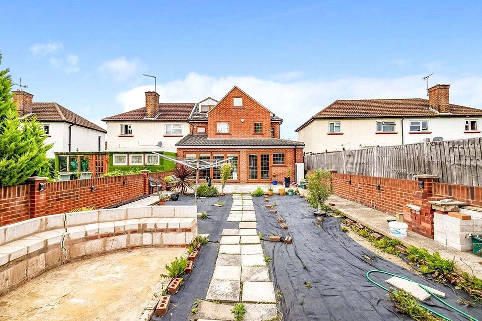 4 bedroom Semi Detached House for sale, Comyne Road, Watford, WD24 £