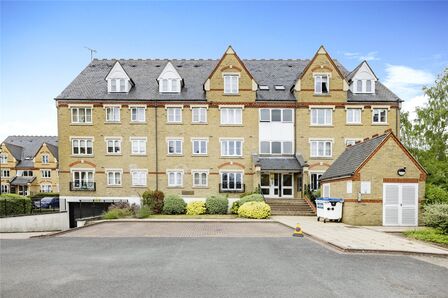 Exeter Close, 2 bedroom  Flat to rent, £1,450 pcm