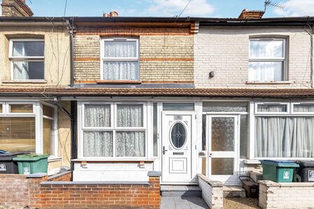 Leavesden Road, 3 bedroom Mid Terrace House for sale, £395,000