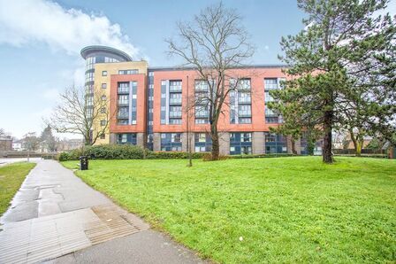 St. Albans Road, 2 bedroom Flat to rent, &pound;1,850 pcm