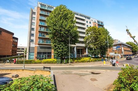 Wilmington Close, 2 bedroom Flat for sale, &pound;330,000