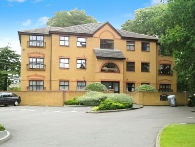 11 The Lodge, 2 bedroom  Flat for sale, £295,000
