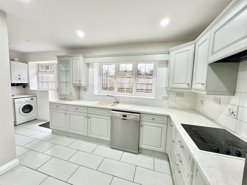Main image of 2 bedroom  Bungalow to rent, Toms Lane, Kings Langley, Hertfordshire, WD4