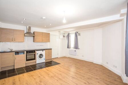 St. Johns Road, 1 bedroom  Flat to rent, £1,050 pcm