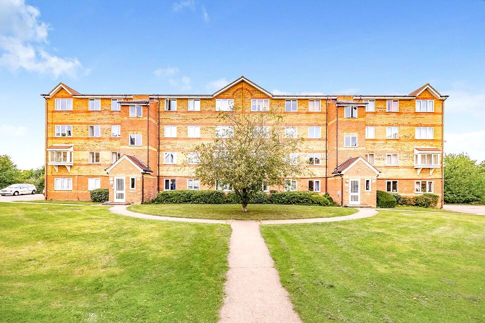 Main image of 2 bedroom Flat for sale, Himalayan Way, Watford, Hertfordshire, WD18