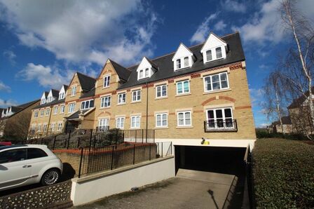 Exeter Close, 2 bedroom  Flat to rent, £1,450 pcm
