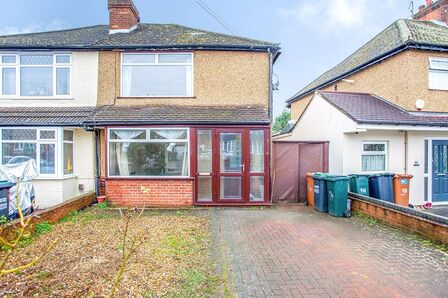 Harvey Road, 3 bedroom Semi Detached House to rent, £2,000 pcm