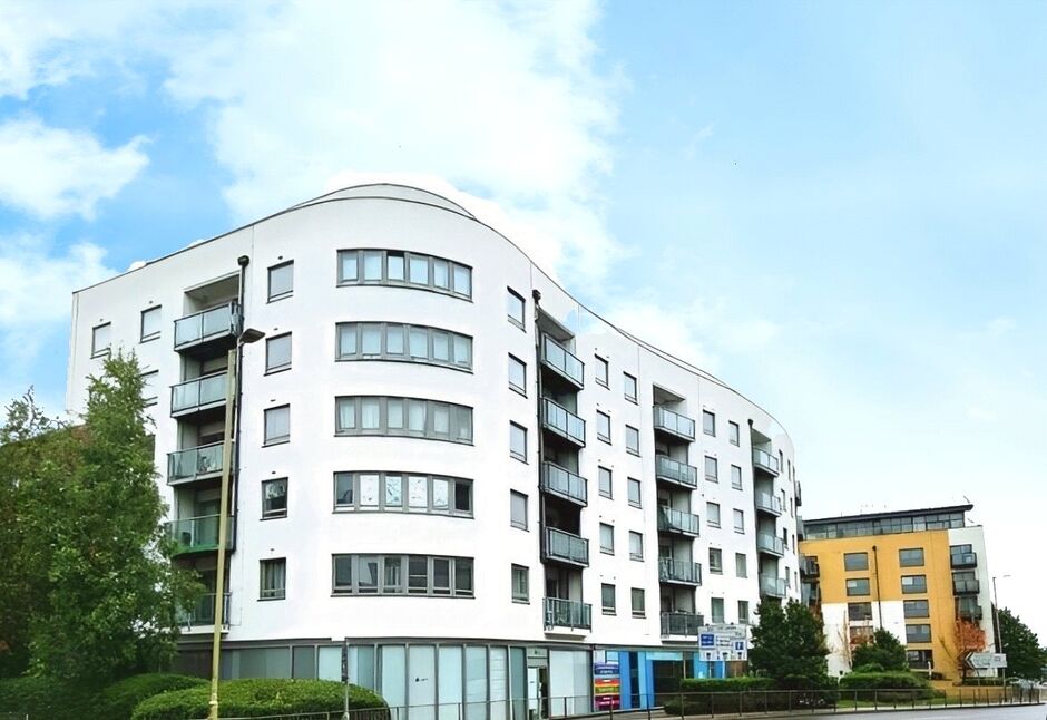 Main image of 2 bedroom Flat for sale, Loates Lane, Watford, Hertfordshire, WD17