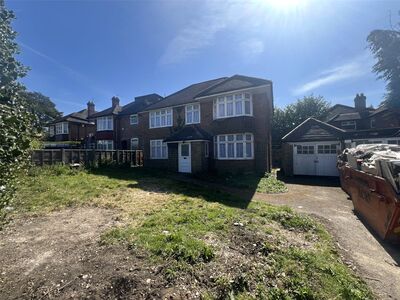 Hartsbourne Road, 4 bedroom Detached House to rent, £2,750 pcm
