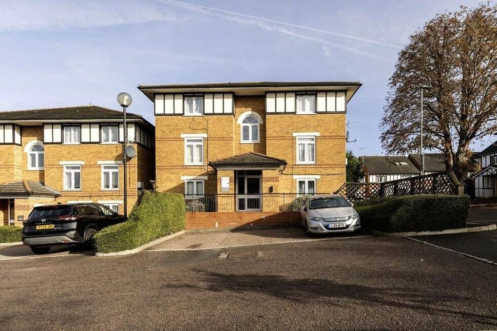 Main image of 1 bedroom  Flat to rent, Wenlock Gardens, London, NW4