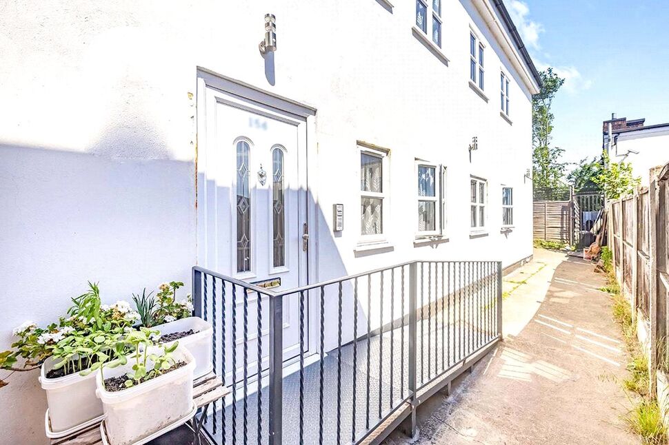 Main image of 1 bedroom Flat to rent, St. Albans Road, Watford, Hertfordshire, WD24