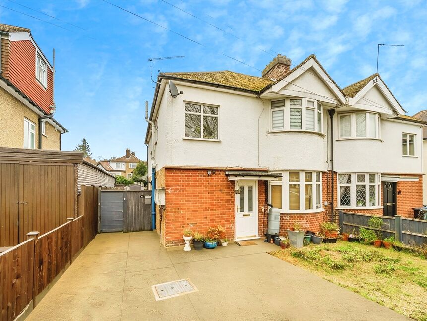 Main image of 2 bedroom Flat for sale, Purbrock Avenue, Watford, Hertfordshire, WD25