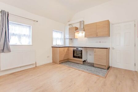 St. Albans Road, 1 bedroom  Flat to rent, £1,150 pcm