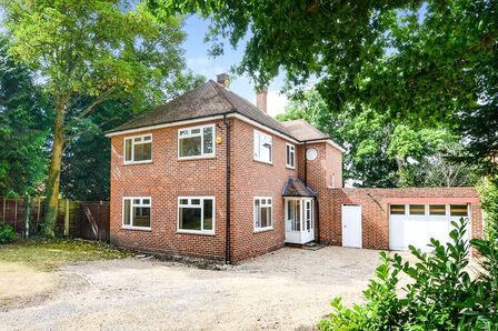 Hempstead Road, 4 bedroom Detached House to rent, £2,800 pcm