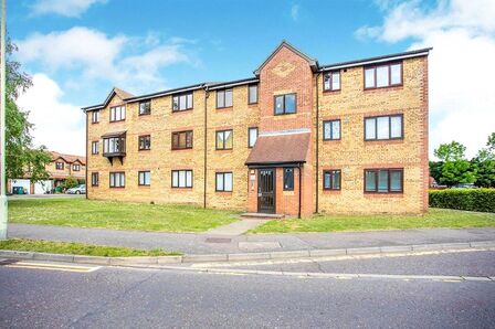 Crusader Way, 1 bedroom  Flat to rent, £1,050 pcm