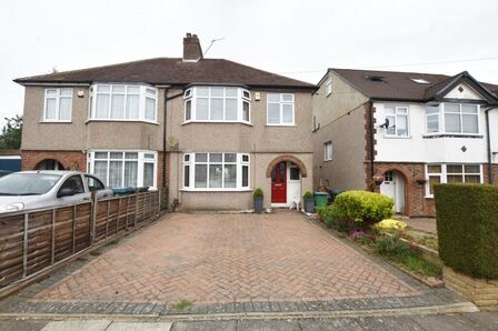 Westfield Avenue, 3 bedroom Semi Detached House to rent, £2,100 pcm