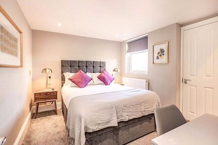 Queens Place,  Room to rent, £900 pcm
