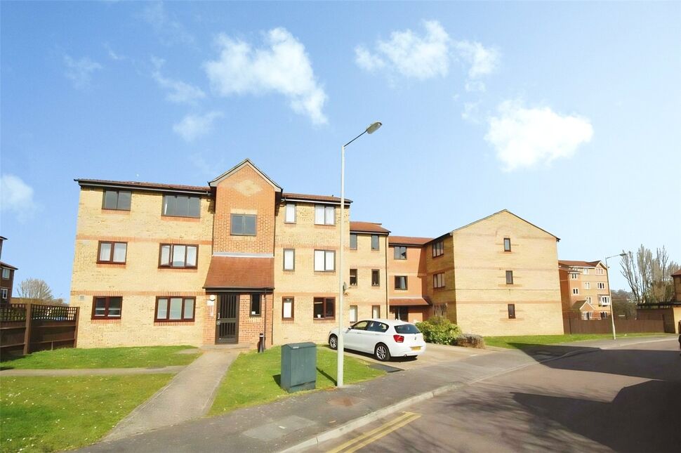Main image of 1 bedroom Flat for sale, Himalayan Way, Watford, Hertfordshire, WD18