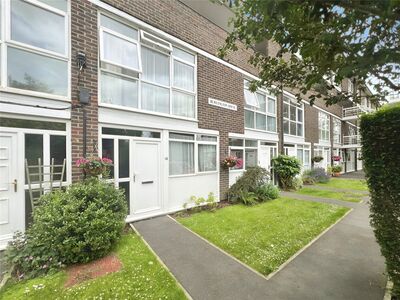 Goral Mead, 2 bedroom  Flat to rent, £1,600 pcm