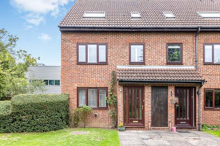 Sheraton Mews, 1 bedroom Flat for sale, &pound;235,000