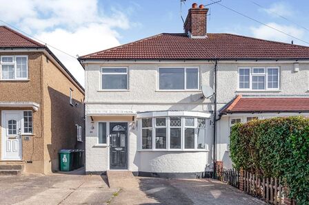 Leggatts Wood Avenue, 3 bedroom Semi Detached House to rent, £2,200 pcm