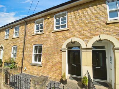 3 bedroom Mid Terrace House for sale