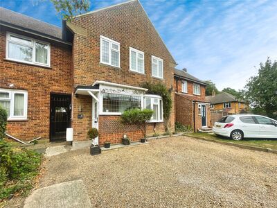 4 bedroom Mid Terrace House for sale
