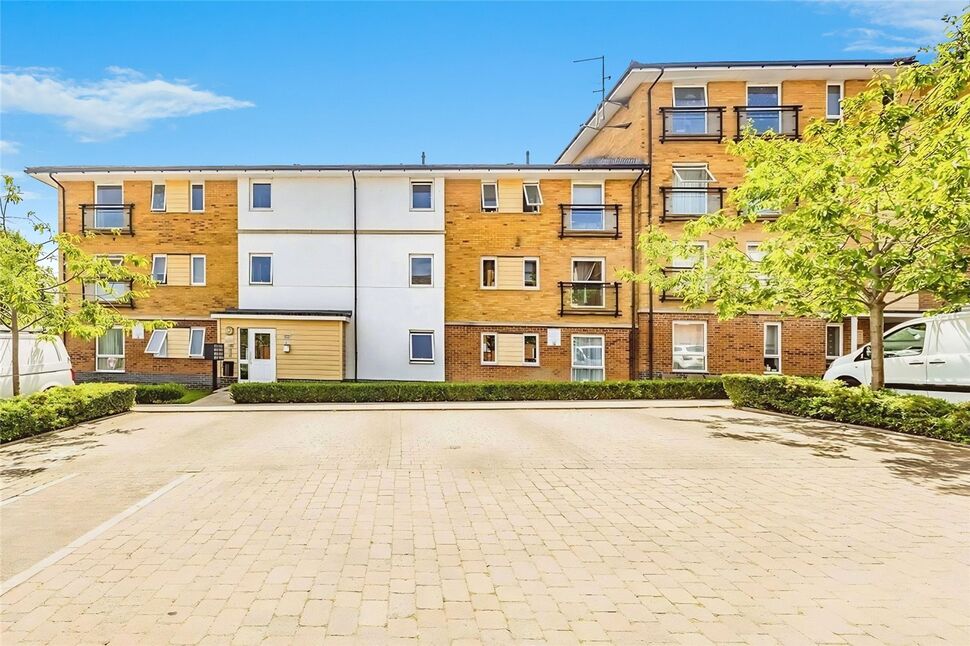 Main image of 1 bedroom Flat for sale, Franklin Avenue, Watford, Hertfordshire, WD18