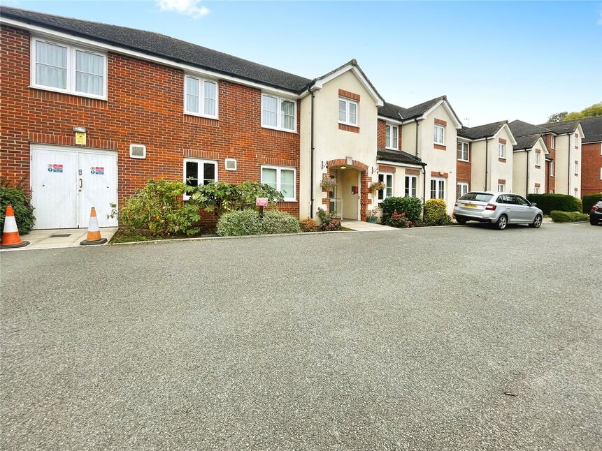 Main image of 1 bedroom  Flat for sale, Holtsmere Close, Watford, Hertfordshire, WD25